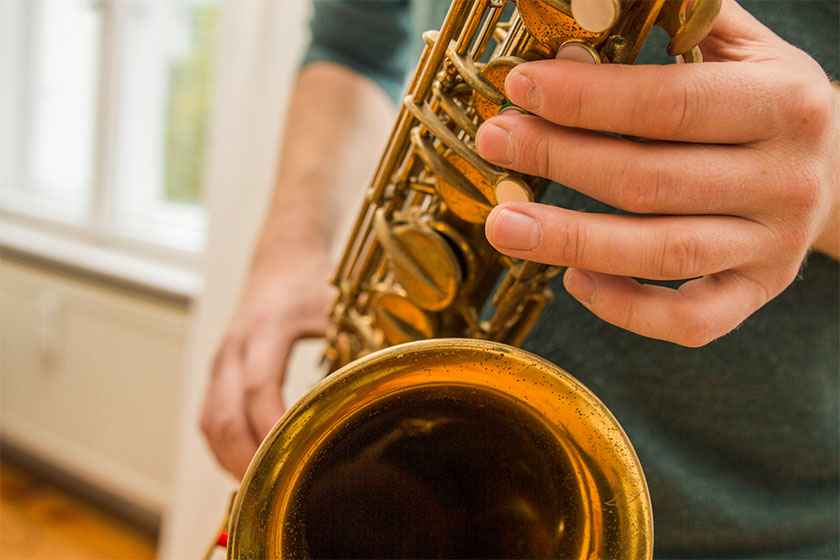 Saxophon Nahaufnahme beim Spielen